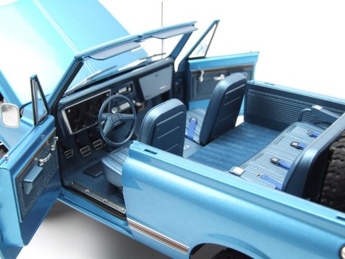 Chevrolet K5 Blazer 1970 Azul Coche a Escala Blanco 1:18 Acme - Imagen 6 de 11