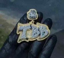 Ciondolo lettera elegante 3 ct moissanite taglio tondo personalizzabile placcato oro giallo 14 carati