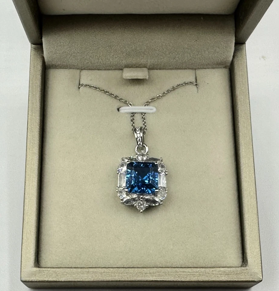 Hermoso colgante de zafiro aciano creado en laboratorio de 5 quilates relleno de oro blanco de 18 quilates Foto 4 de 4
