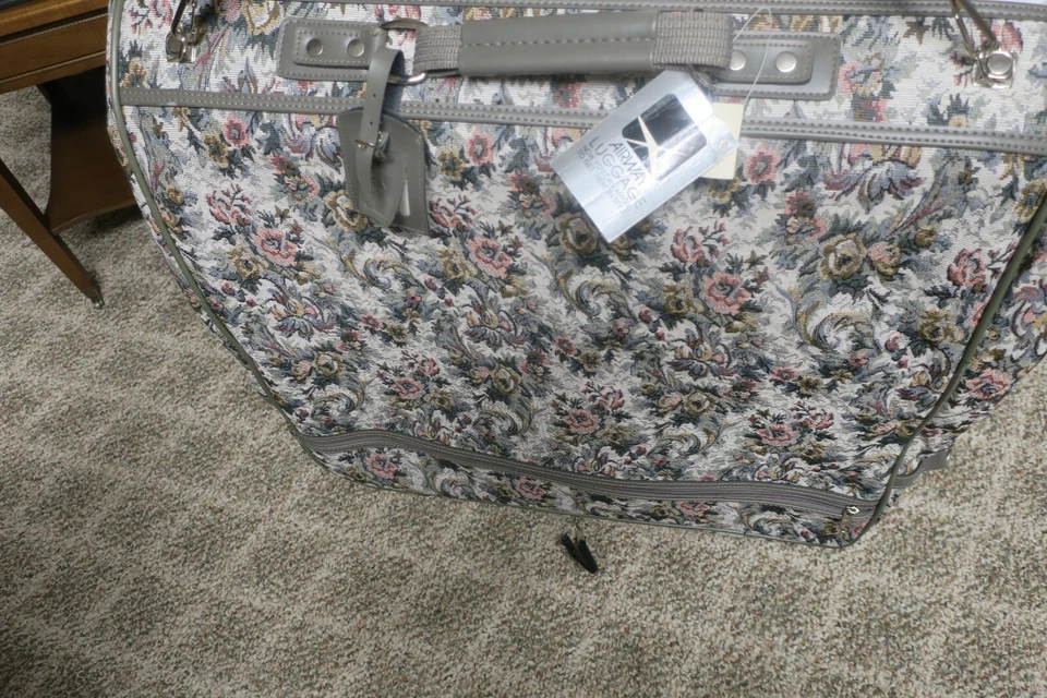 Vtg .Airway Luggage Company Hanging Garment Bag Gray Rose Tapestry  - Image 3 of 4