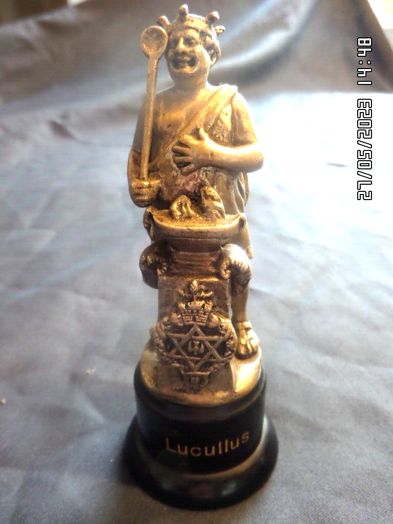 AUSGEFALLENE BRONZE FIGUR LUCULLUS-BALLSPENDE