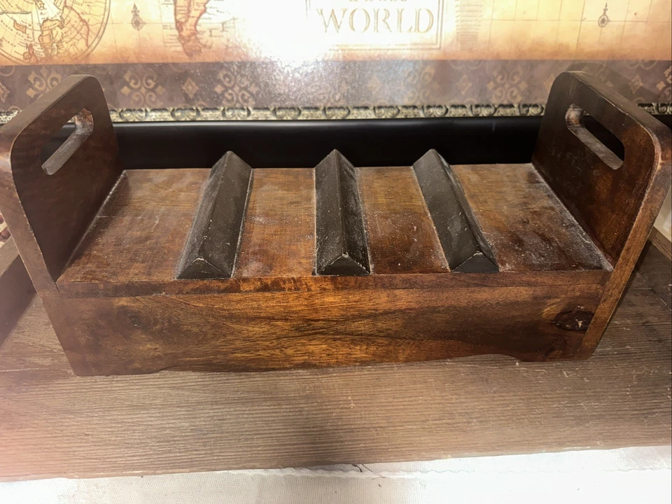 Pier One Imports Encimera de madera tallada con cajón y barra de perilla de latón Foto 3 de 4