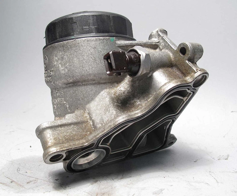 BMW N51 N52 N54 N55 2006-2013 carcasa de filtro de aceite de 6 cilindros con tapa de plástico OEM USADO Foto 4 de 4