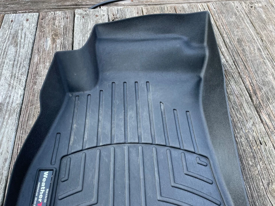 Forros de piso WeatherTech Custom Fit para Nissan Sentra - 1ª fila (444911), negros Foto 3 de 4