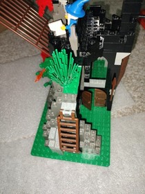 LEGO Castle: Dark Dragon's Den (6076) With Instruction Manual.
