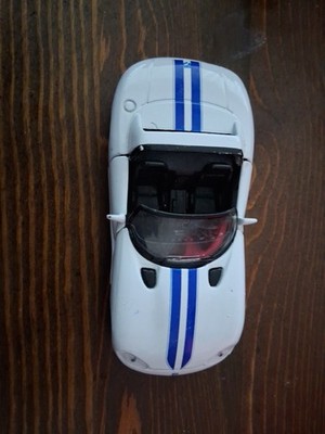 Dodge Viper RT 10 White Blue Stripes 1:39 Maisto Diecast Convertible