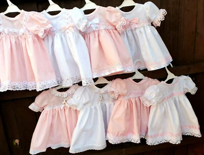 DREAM BABY WEAR UK DREAM Early Baby 0-2 Jahre Trachten Gefüttert Baby Kleid 8 Designs oder Reborn Puppe