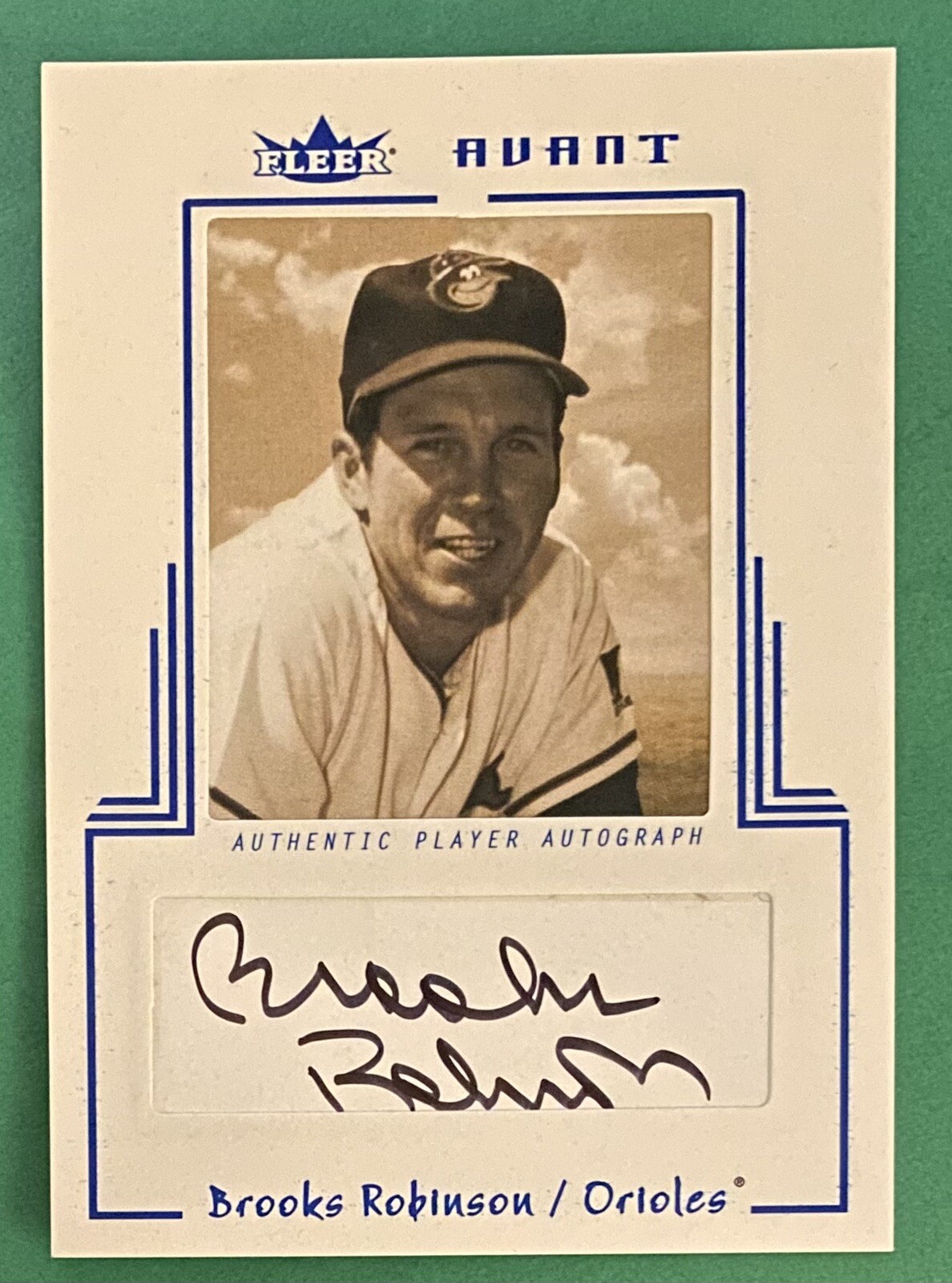 2003 Fleer Avant Auto Blue /300 Brooks Robinson #AAC/BR Baltimore Orioles