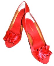 NINE WEST RED SATIN PUMPS SLIPPERS HEELS /LEATHR SOLES OPEN TOE / BOW  8.5M
