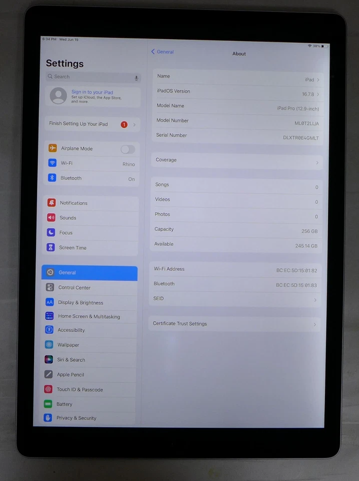 Apple iPad pro 12.9",A9X,256GB,(ML0T2LL/A)-Battery does not hold charge for long - Image 2 of 4