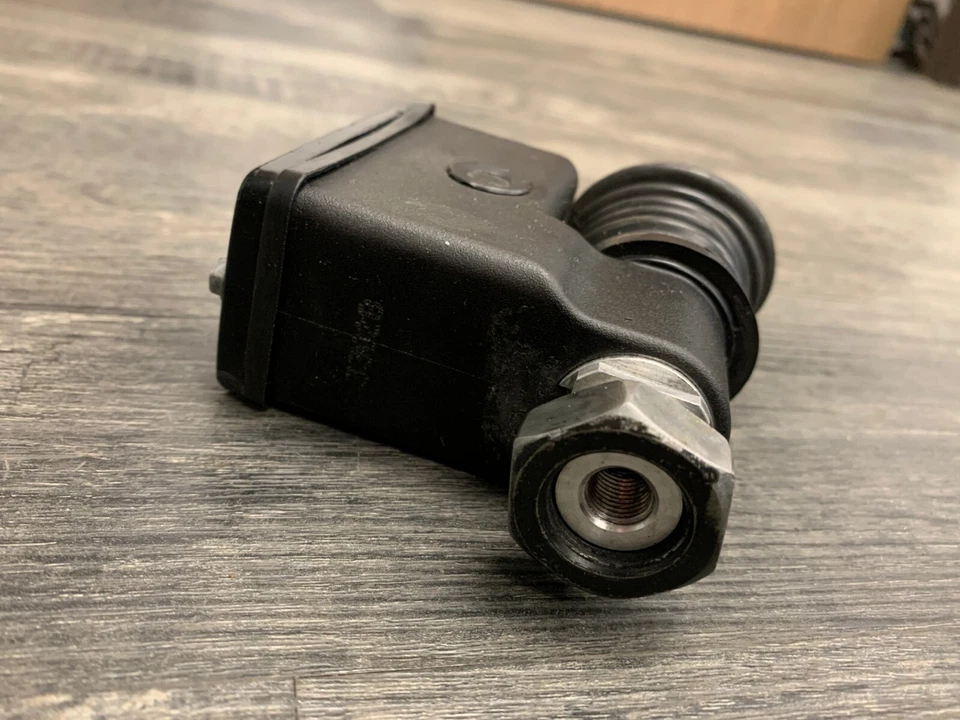 Cilindro maestro de freno trasero Harley Davidson Dyna Low Rider Wide Glide OEM Foto 2 de 4