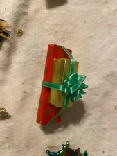 Lot of 12 pins, label pin, scarf pin, vintage, cross, flag, Christmas etc