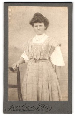 Fotografie J. W. Jacobsen, Hamburg, Steindamm 51, Portrait Dame im bürgerlichen 