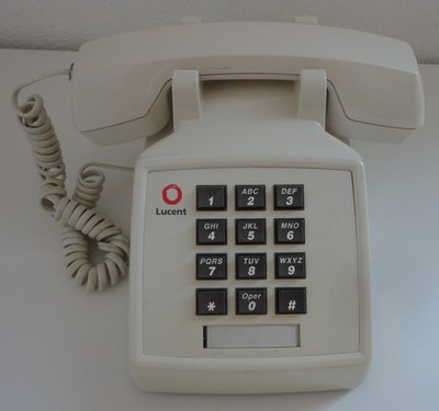 Lucent Vintage White Push Button Telephone Model 2500 Desk Phone