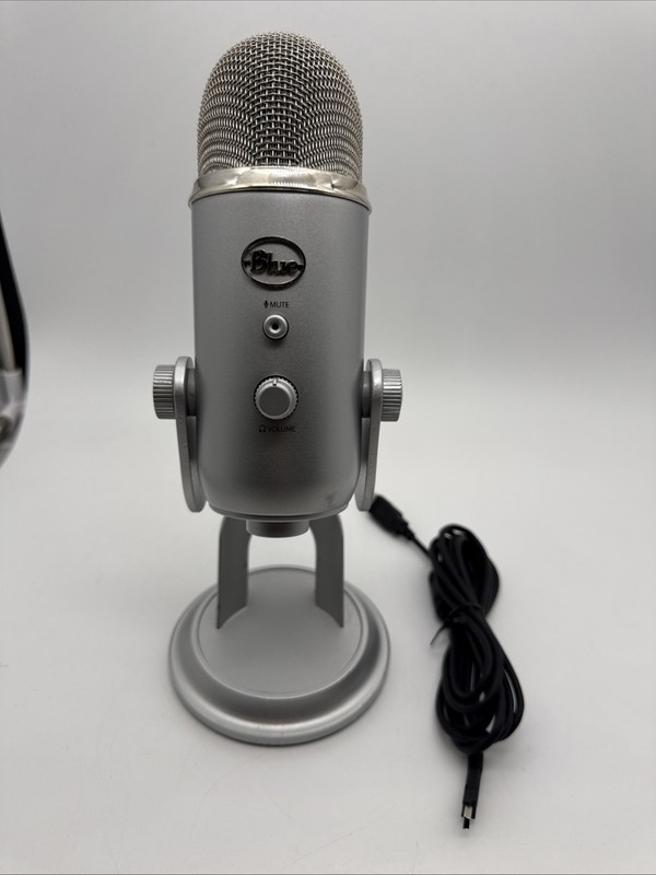 Blue Mic Yeti USB Microphone - Silver - Tested Working