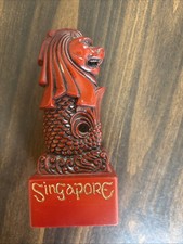 Figurine sculpture statue lion de mer mer merlion Singapour résine rouge 5x2