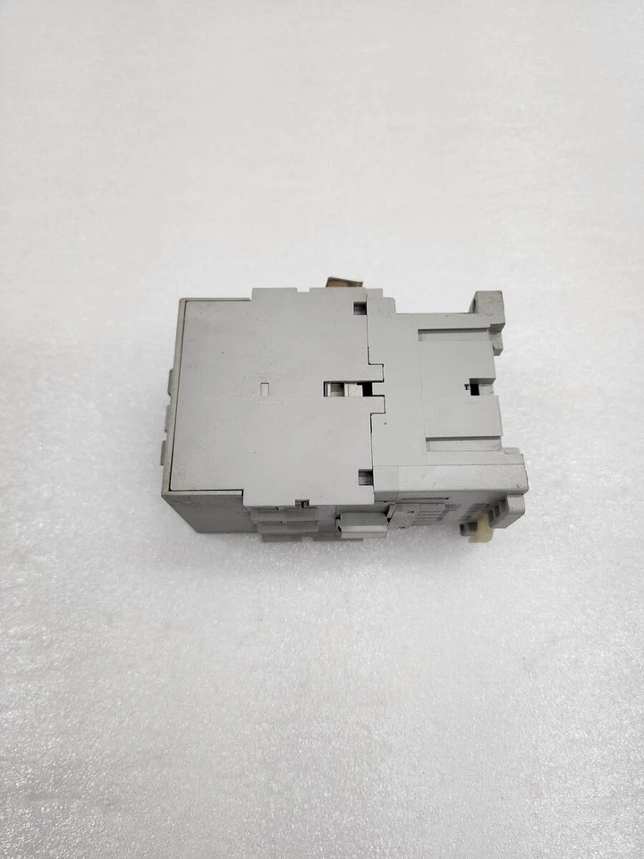 ALLEN BRADLEY CAT 100-C43-00 SER A MAGNETIC CONTACTOR COIL VOLTAGE 24VAC - Image 4 of 4