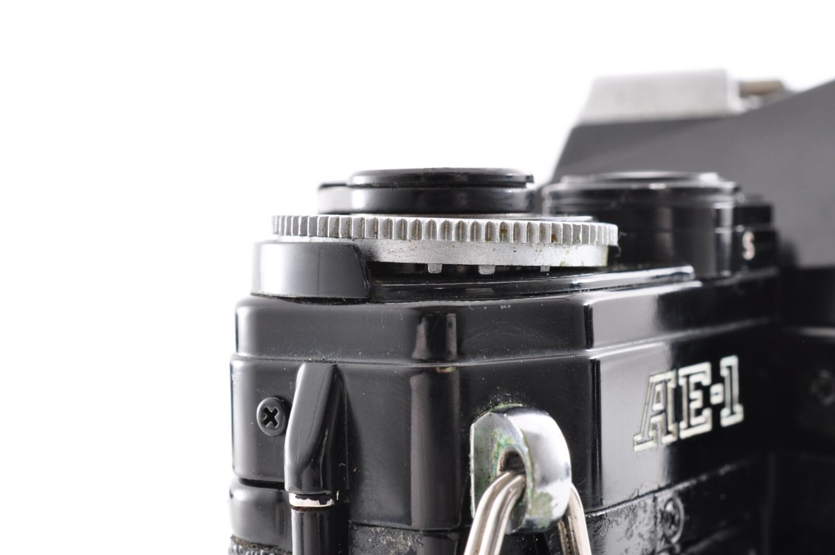 Canon AE-1 Black / New FD 35-70mm f/3.5-4.5 Excellent+ SLR Canon AE-1 Black / New FD 35-70mm f/3.5-4.5 Excellent+ SLR
