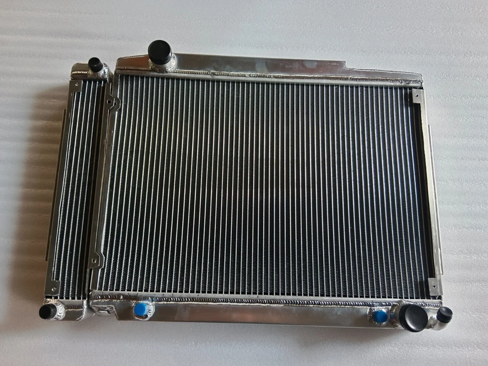 Radiador y enfriador de aceite para Mercedes-Benz R107 280 SL / C107 280 SLC 1974-1985 Foto 3 de 4