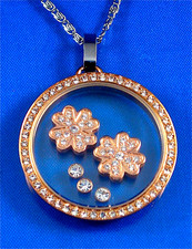 STAINLESS STEEL CRYSTAL SET ROSE GOLD TONE CLOVER CHOPARD PENDANT, 20" CHAIN