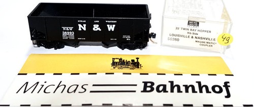 Micro Trains Line 33' Twin Bay Hopper N&W Ntrak and Western 38993 N 1:160 m49 å | Zustand: Gebraucht