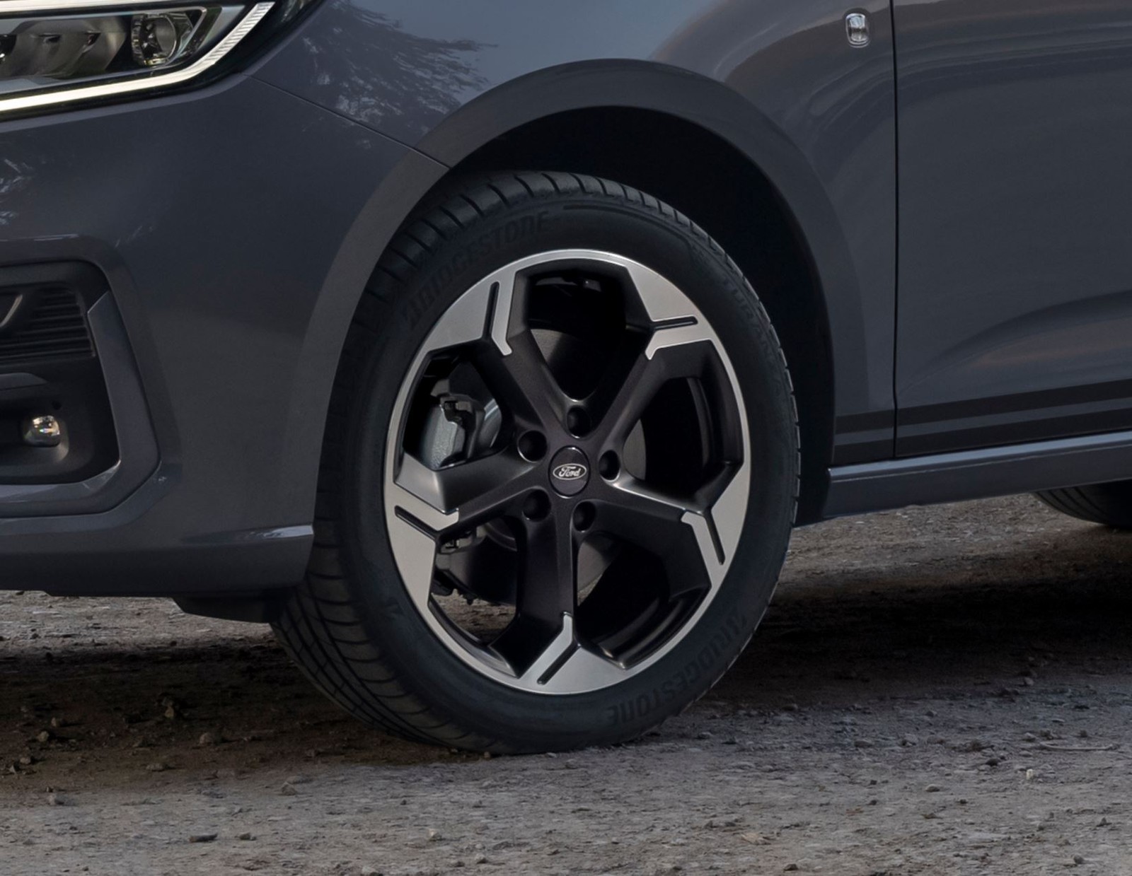 Jante alliage 18 Ford roue alu noire mate 5 branches Y Kuga Focus