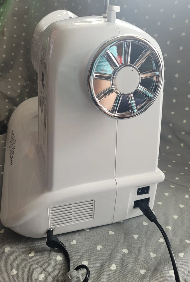 Singer Nähmaschine Modell 1/8768 Heritage – kaum benutzt, voll funktionsfähig - Bild 4 von 4