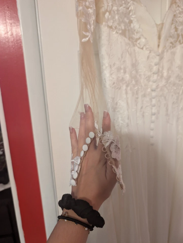 Stella York, lace long sleeved, a-line wedding dress Size 16 - Image 3 of 4