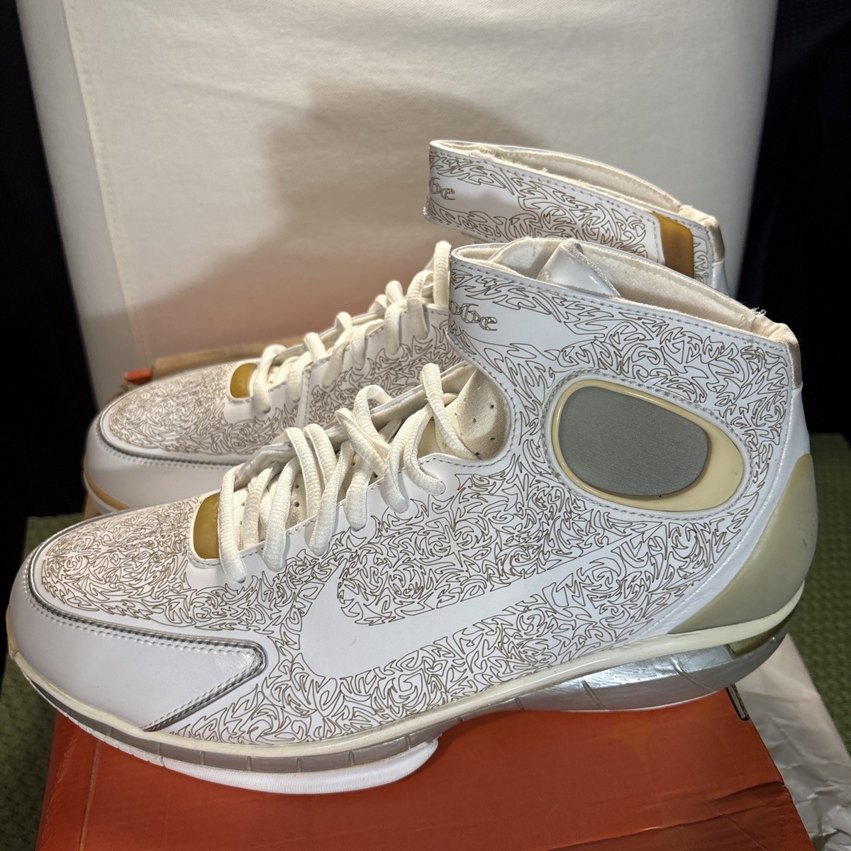 新品未使用　nike Air Zoom Huarache 2K4 KOBE Nike Air Zoom Huarache 2K4 KB Laser Kobe Bryant (2004) US 10.5