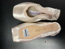 RUSSIAN POINTE BRAVA POINTE SHOE size 37.5 width 4 vamp 2 medium shank
