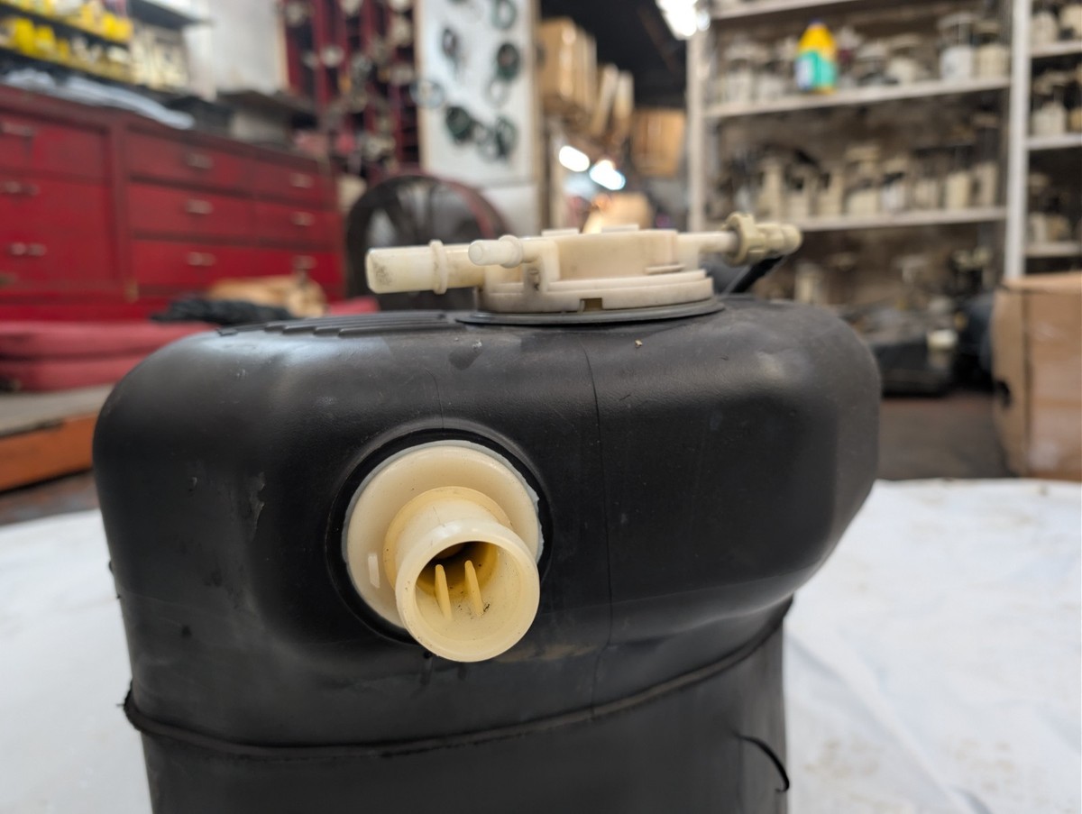 2009-2012 Jeep Liberty 2008-2011 Nitro Gas Fuel Tank (No Skid