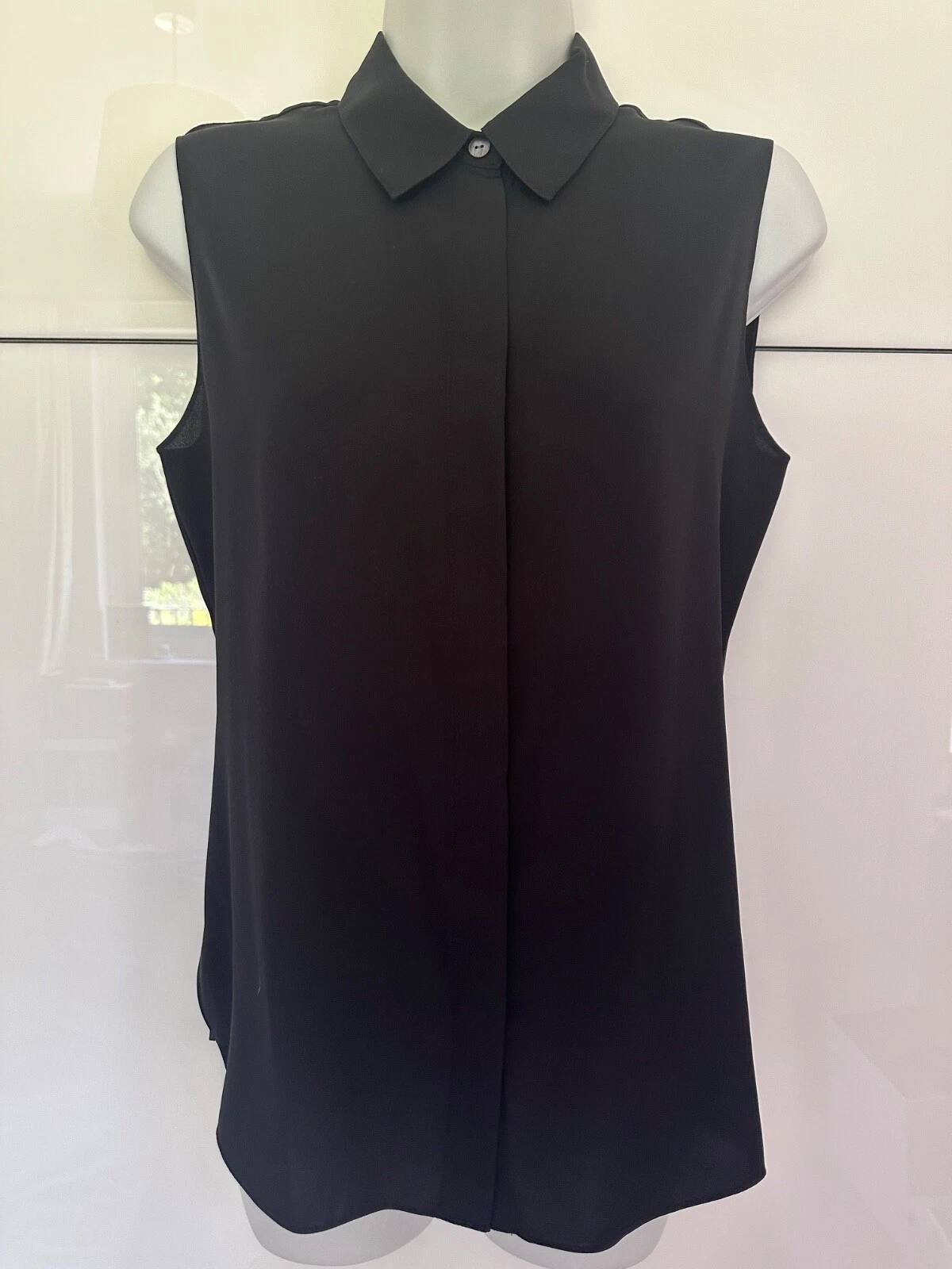 THEORY BLACK SILK SLEEVELESS SHIRT SIZE SMALL BNWT
Opens in a new window or tab