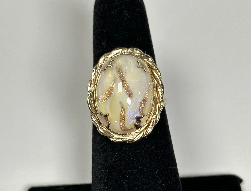 Gold Tone Glittery Iridescent Glass Cabochon Cocktail Ring Size 5.5 Adjustable - Image 3 of 4