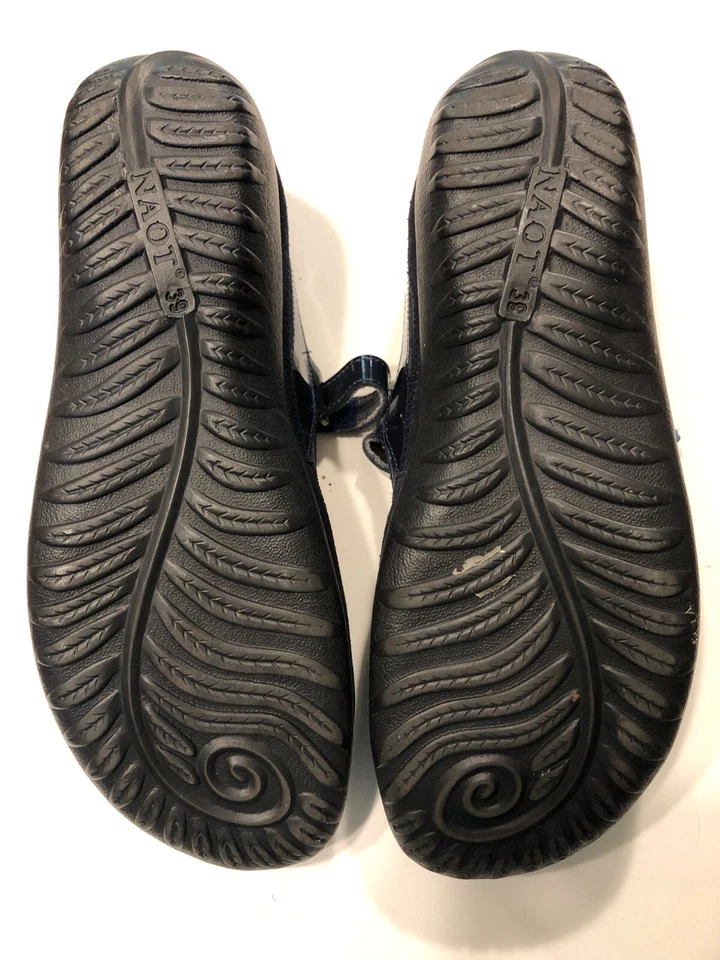 Zapatos para mujer Naot Kirei Maryjane 39 azul marino gamuza charol gancho y bucle planos Foto 2 de 4
