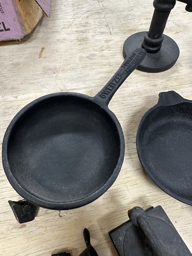 Salesman Sample Lot - Pan, Wheelbarrow, Stove, Pump - Picture 6 of 10