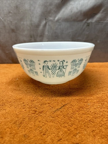 X•Pyrex Amish Butterprint Mixing Bowl #403 Vintage Turquoise & White 2 1/2 Pt