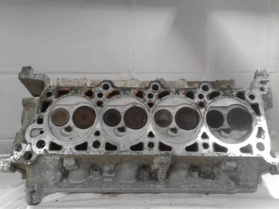 Used Right Engine Cylinder Head fits: 1995 Ford Thunderbird 8-280 4.6L Right Gra Foto 4 de 4