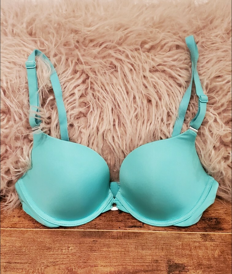 Victoria's Secret 32C ブラ VICTORIA'S SECRET Size 32C Bra Turquoise Lined Demi satin smooth