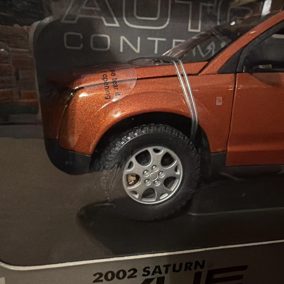 AUTOART 2002 SATURN VUE 1/18 SCALE NEW IN BOX - Image 4 of 4