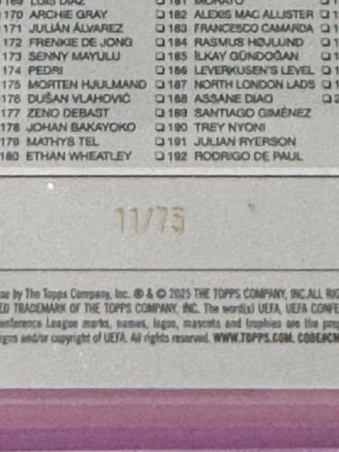 2024-25 Topps Soccer The Blues Stamford Bridge to Welcome UEFA 11/75 con base - Foto 3 di 3