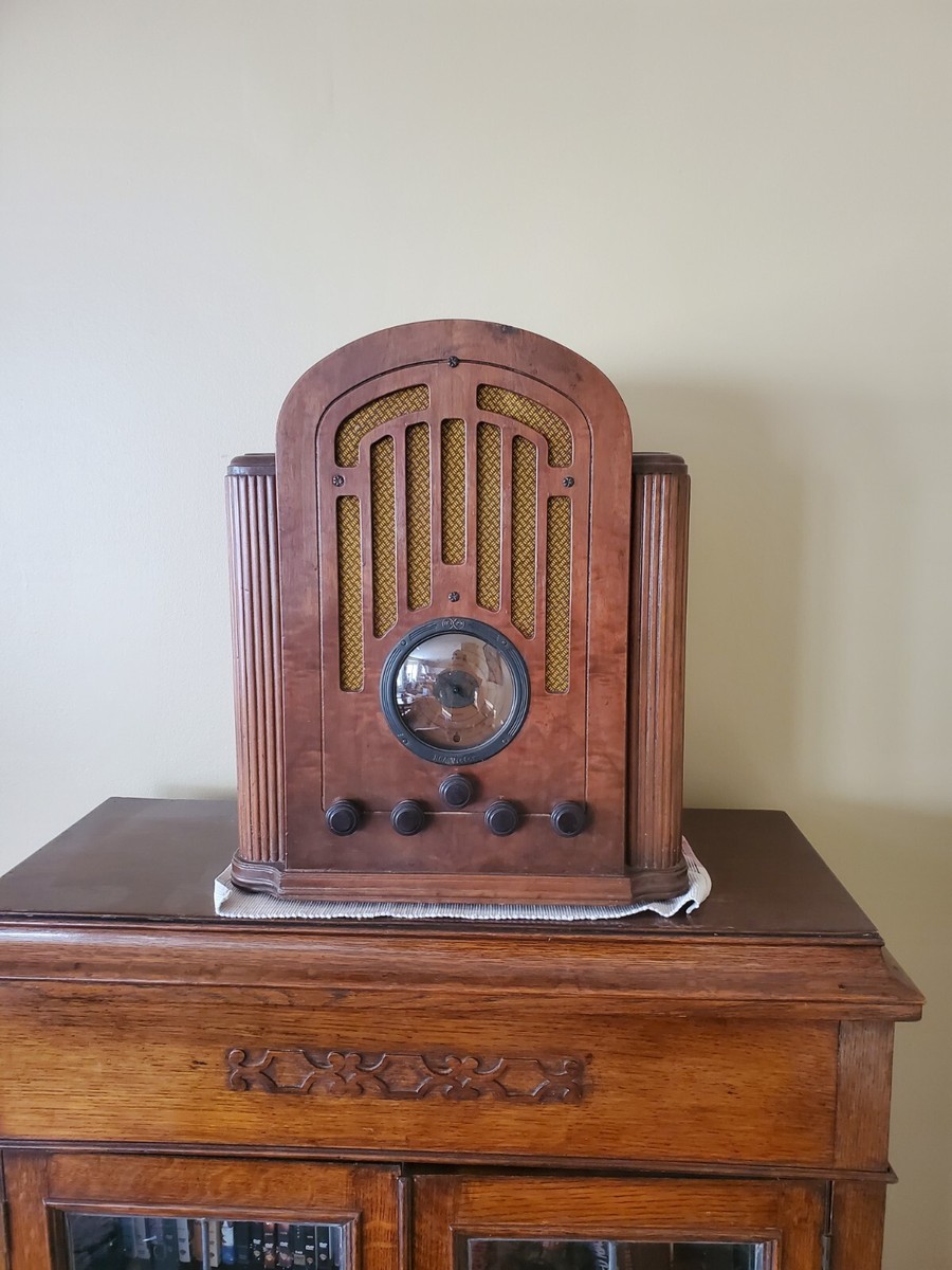 Beautifully Restored RCA Model 128 Vintage Tube Radio, Circa
