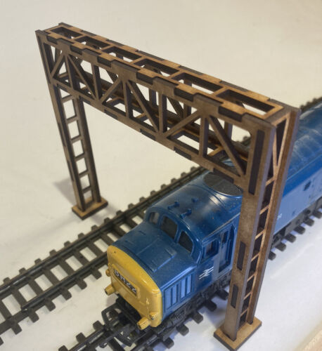 3 kits de catenaria de pórtico de ferrocarril de doble vía. Calibre OO/HO. Señal de luz - Imagen 1 de 3