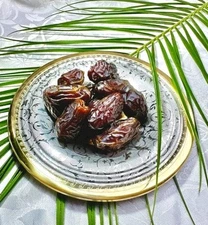 4.7 lb Box Fresh California Medjool Dates- PREMIUM QUALITY - Free Shipping 