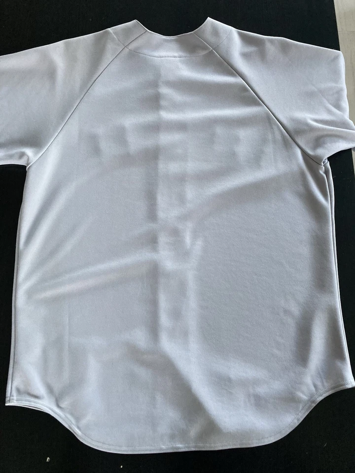 Camiseta deportiva vintage Boston Red Sox majestuosa gris visitante talla L mediados 00’s espalda en blanco Foto 2 de 4