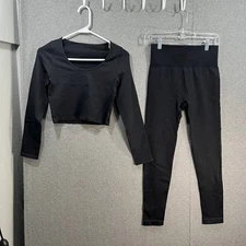 Workout 2 PC Crop Top Long Sleeve and Short Bottom OQQ Black Size M