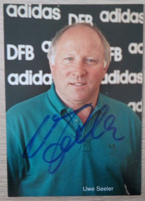 Autograph German Legendary Football Player Uwe Seeler (103926)