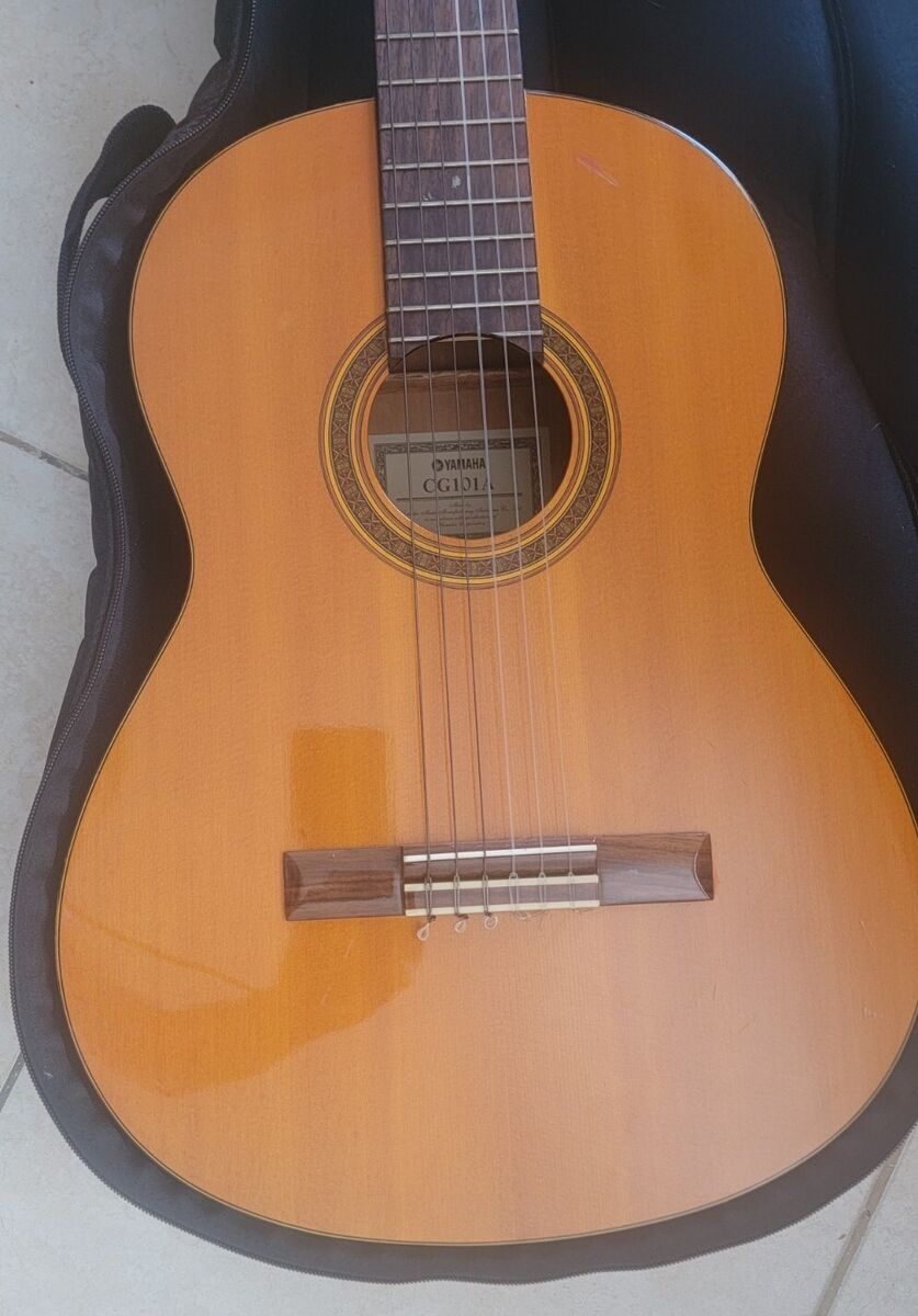 Yamaha CG-101 A Classical Guitar ( With A Case) | eBay Yamaha CG-101 A Classical Guitar ( With A Case) | eBay