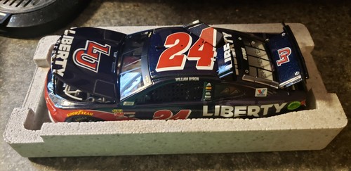 William Byron #24 Liberty University Rookie 2018 Chevy Camaro ELITE - Picture 5 of 5