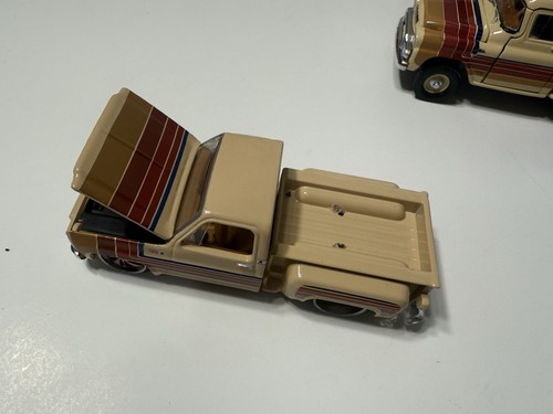 M2 MACHINES SQUAREBODY SYNDICATE CUSTOM Hauler Three Truck Set - Picture 16 of 24