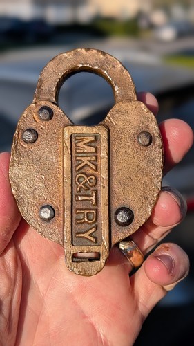 MK&TRY MISSOURI KANSAS & TEXAS RY. HIGH GRADE ORE RAILROAD CAST LOCK SCARCE